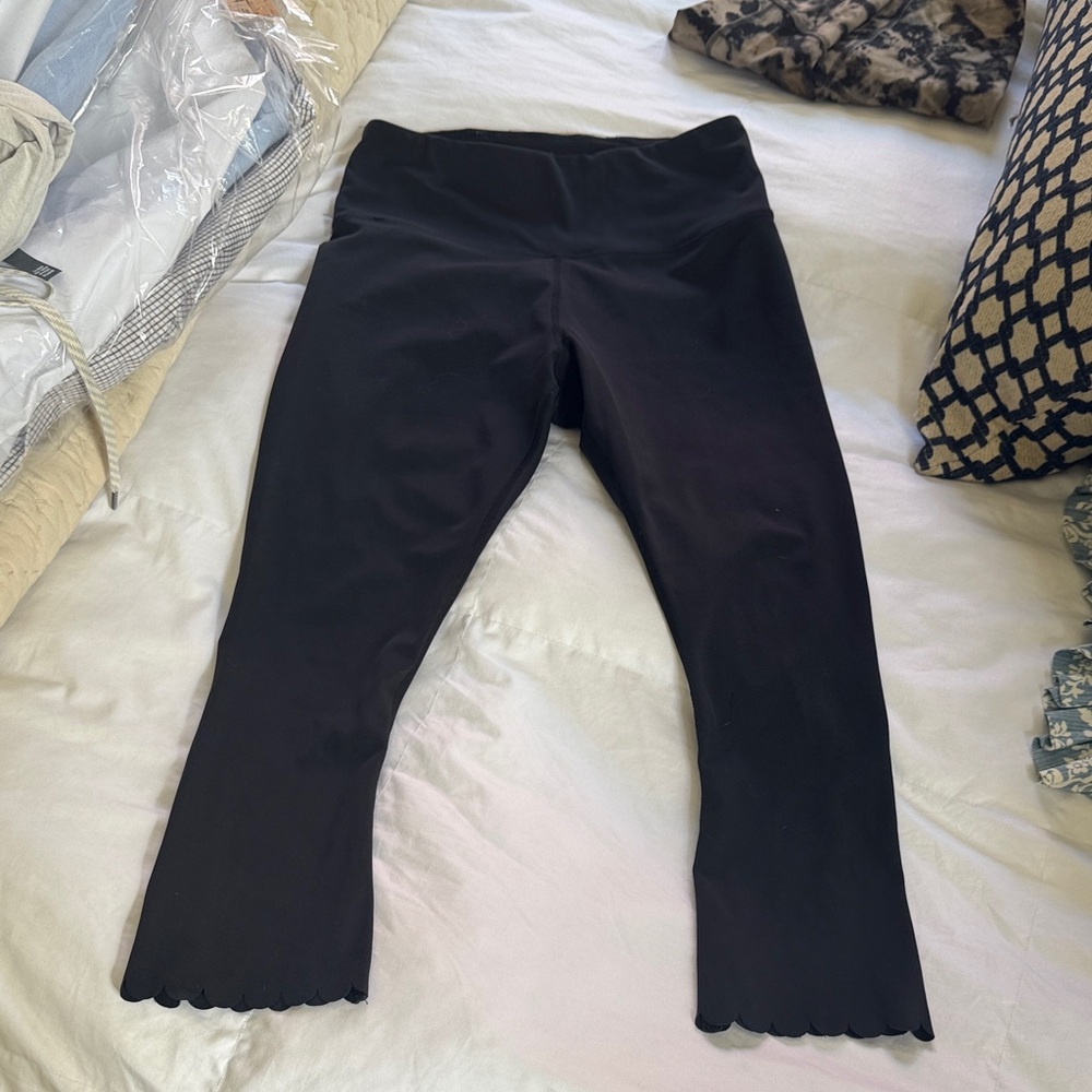 Women’s Kate spade Black Scalloped Hem Leggings
